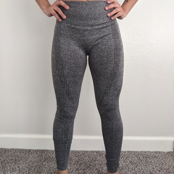 • Gray gym leggings - Picture 1 of 2
